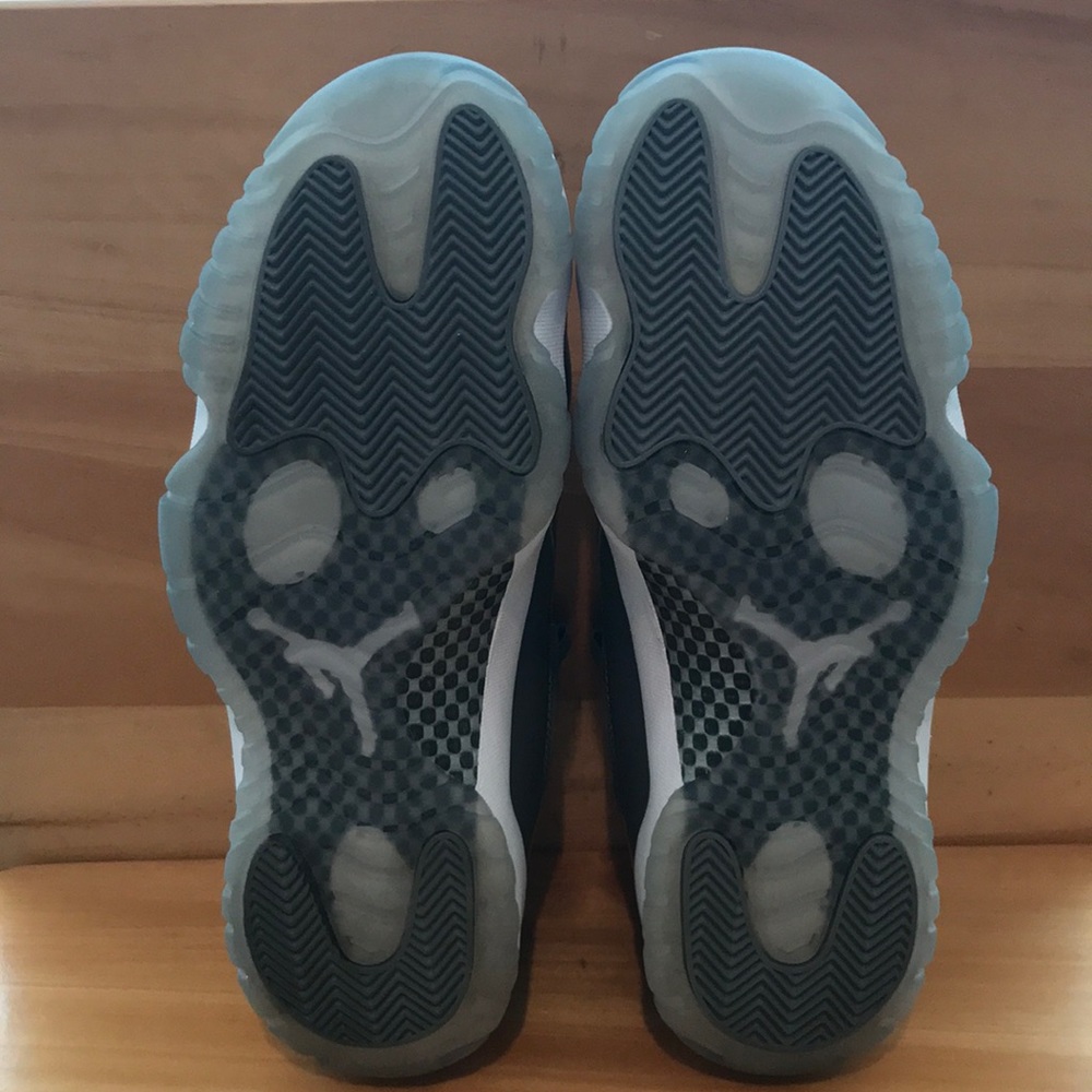 Jordan 11 Low Cool Grey - Picture 3 of 7